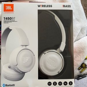 JBL by Harman T450 BT wireless on ear headphones